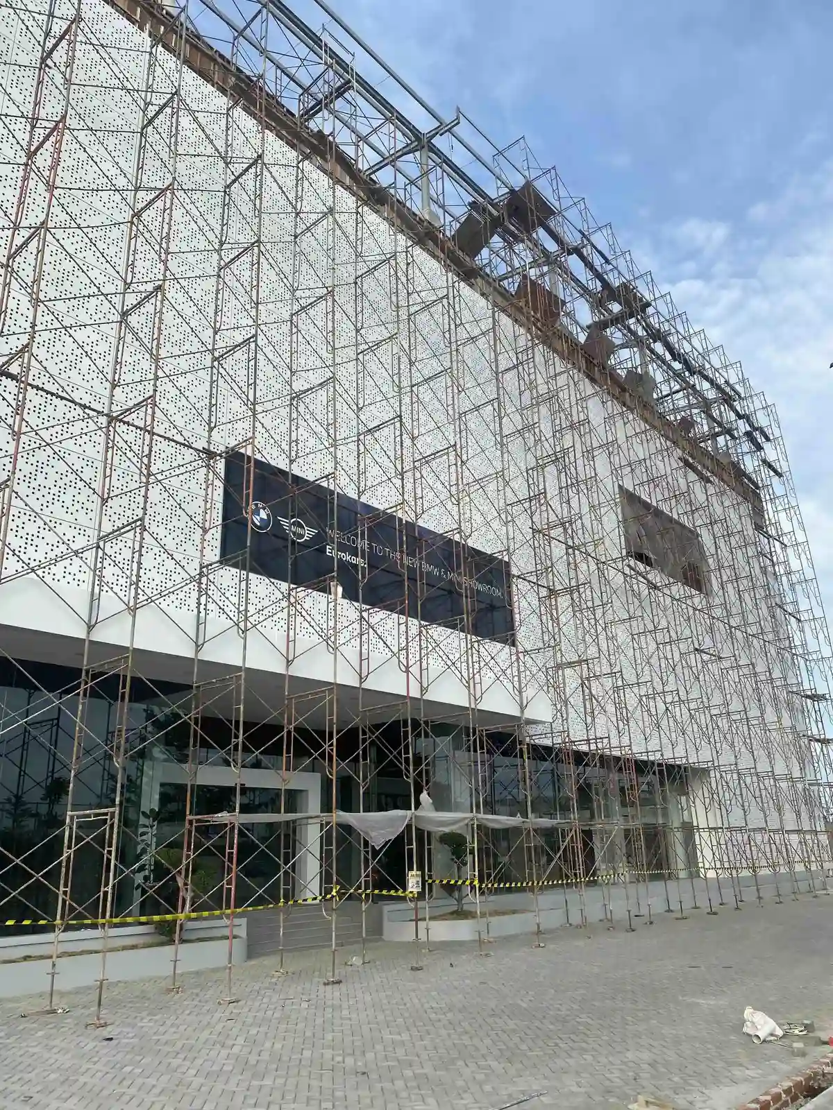 Facade Showroom Bmw & Mini Cooper